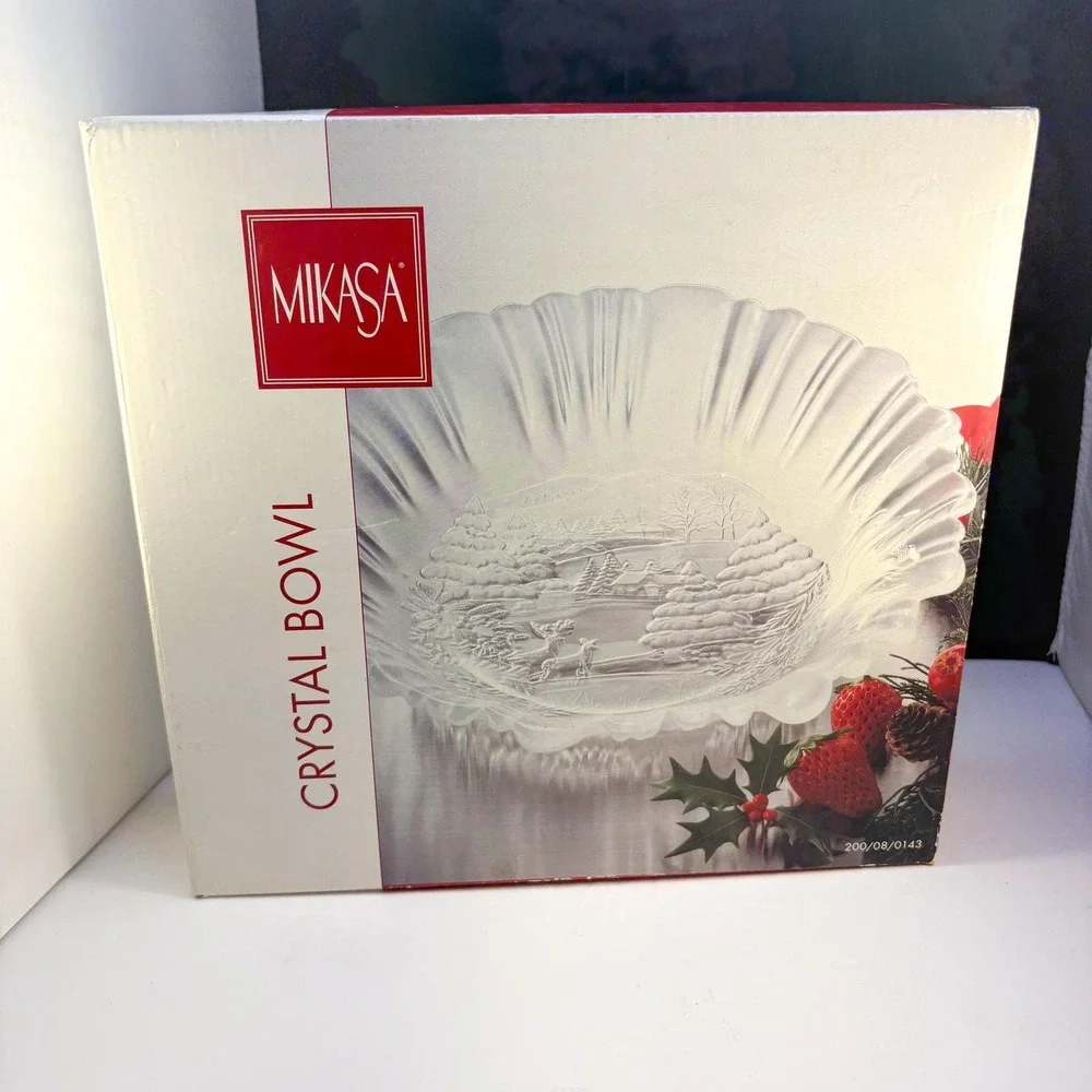 Vintage Mikasa Winter Dreams / Holiday Classics Crystal Bowl Scalloped 10.5 Inch